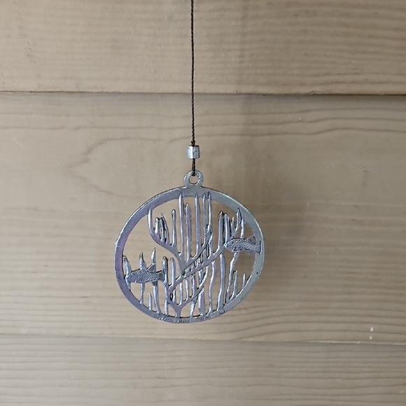 VINTAGE  WHISPIRING WINDS  SILVER  DOLPHINS  FISH SEA SHELLS  WIND  CHIME - Picture 12 of 16